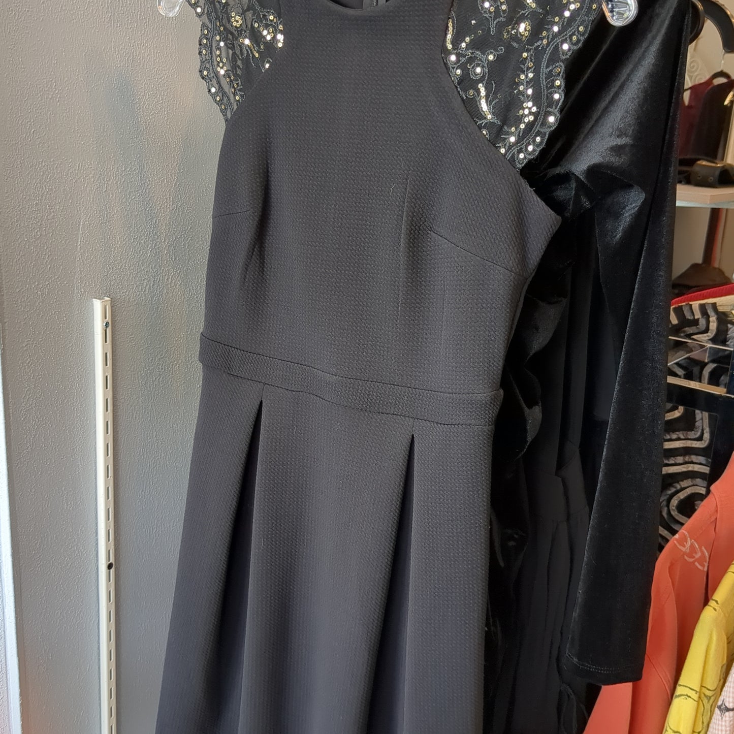 Black dress with lace and sequin shoulders XS