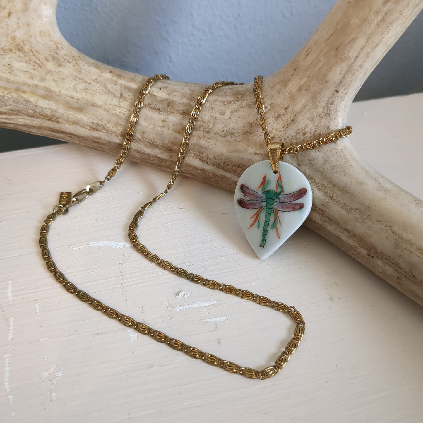 Vintage look dragonfly necklace